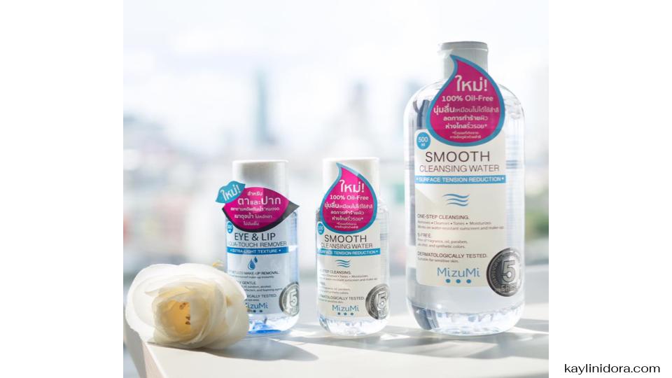 Mizumi Smooth Cleansing Water : คลีนซิ่งสูตรอ่อนโยน เช็ดสะอาดหมดจด แต่ไม่ทำร้ายผิว เป็นคลีนซิ่งวอเตอร์สูตรอ่อนโยนที่ออกแบบมาสำหรับผู้ที่มีผิวแพ้ง่าย โดยไม่มีแอลกอฮอล์ น้ำหอม และพาราเบน จุดเด่นของผลิตภัณฑ์คือสามารถทำความสะอาดเครื่องสำอาง สิ่งสกปรก และความมันส่วนเกินได้อย่างมีประสิทธิภาพ โดยไม่ทำให้ผิวแห้งหรือระคายเคือง