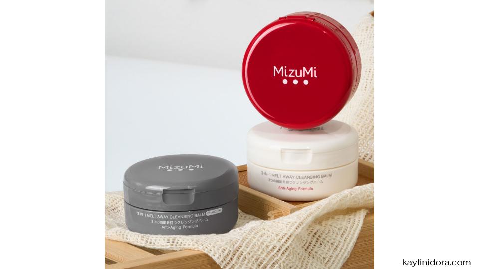 MizuMi 3-In-1 Melt Away Cleansing Balm Warm คลีนซิ่งบาล์มละลายเมคอัพ สะอาดล้ำลึก แต่ยังอ่อนโยน เป็นคลีนซิ่งบาล์มที่ออกแบบมาให้ช่วยทำความสะอาดเครื่องสำอางอย่างหมดจด พร้อมให้ความรู้สึกอุ่นเมื่อสัมผัสกับผิว ทำให้การล้างหน้าสนุกขึ้นและช่วยเปิดรูขุมขนให้สิ่งสกปรกละลายออกได้ง่ายขึ้น สูตรนี้อ่อนโยน ปราศจากแอลกอฮอล์ น้ำหอม พาราเบน และซิลิโคน เหมาะสำหรับทุกสภาพผิว แม้ผิวแพ้ง่าย