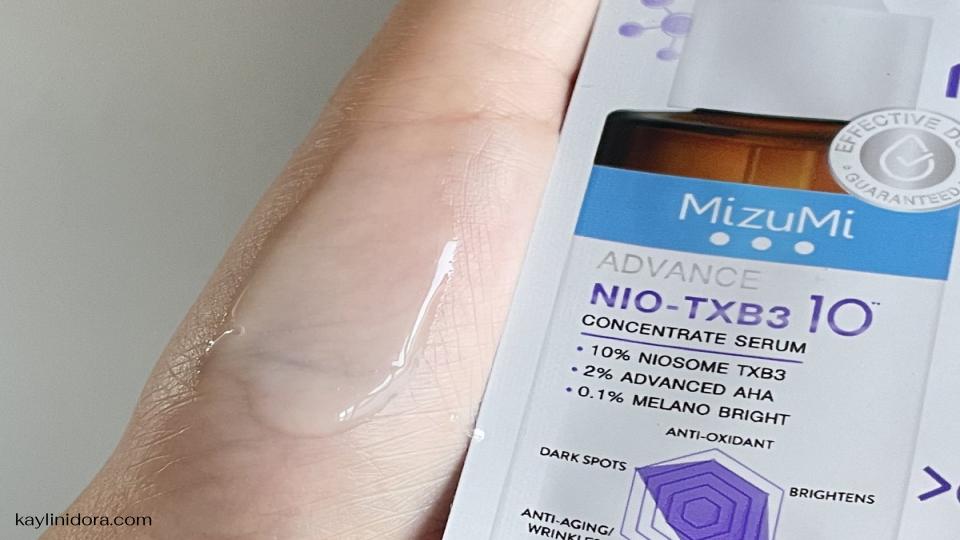 Mizumi Advance Nio-TXB3 Concentrate Serum เซรั่มเข้มข้น ลดการระคายเคืองและเสริมสร้างเกราะป้องกันผิว เป็นเซรั่มบำรุงผิวที่ออกแบบมาเพื่อช่วยลดอาการระคายเคืองจากมลภาวะและปรับสมดุลให้กับผิวที่อ่อนแอหรือมีปัญหาผิวแพ้ง่าย จุดเด่นของผลิตภัณฑ์นี้คือการรวมเทคโนโลยีที่ช่วยเสริมสร้างและฟื้นฟูเกราะป้องกันผิว ด้วยส่วนผสมที่อ่อนโยนและมีประสิทธิภาพสูง ช่วยปลอบประโลมและให้ผิวดูสุขภาพดีขึ้นจากภายใน