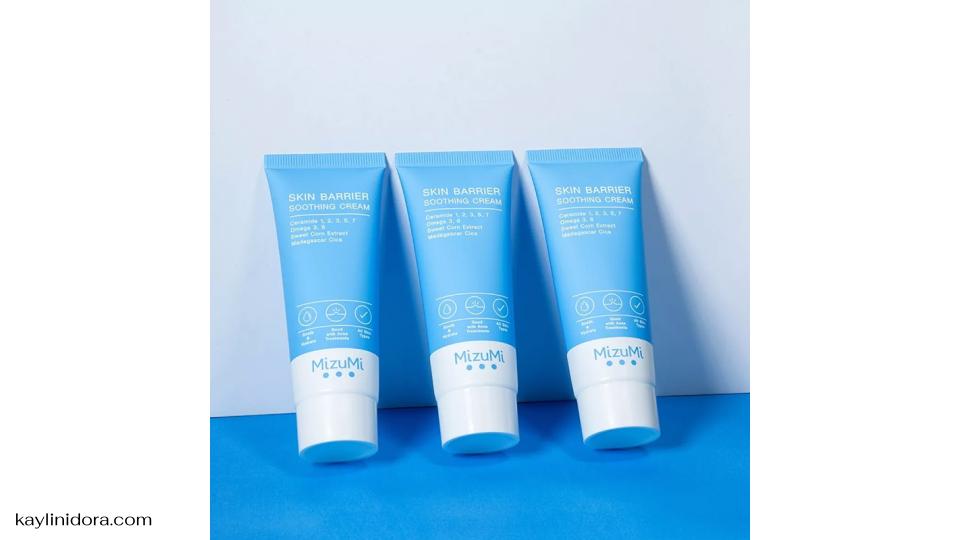 Mizumi Skin Barrier Soothing Cream ครีมบำรุงที่ออกแบบมาเพื่อช่วยฟื้นฟูและปลอบประโลมผิวที่บอบบางจากการถูกทำร้ายโดยมลภาวะหรือปัจจัยต่างๆ ที่ทำให้ผิวแห้งกร้านหรือระคายเคือง ด้วยส่วนผสมที่อ่อนโยนและประสิทธิภาพการฟื้นฟูที่น่าทึ่ง ตัวนี้ช่วยสร้างเกราะปกป้องผิวจากการสูญเสียความชุ่มชื้น พร้อมทั้งลดการอักเสบและระคายเคืองให้ผิวกลับมานุ่มนวลอย่างรวดเร็ว เหมาะสำหรับทุกสภาพผิวโดยเฉพาะผิวแพ้ง่าย