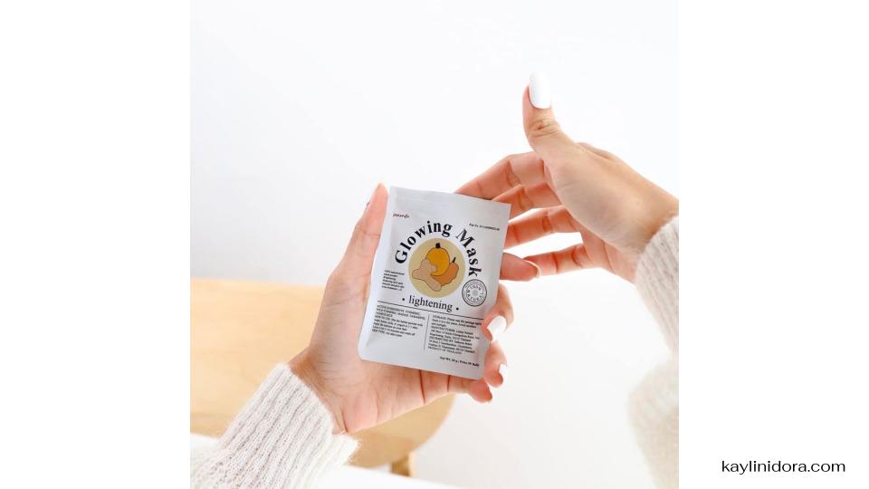 Seno Glowing Mask ใครกำลังมองหามาสก์ที่ช่วยปลุกผิวโทรมให้ตื่นเหมือนได้ชาร์จแบตเต็มร้อยภายในข้ามคืน ขอแนะนำให้รู้จักกับ Seno Glowing Mask 