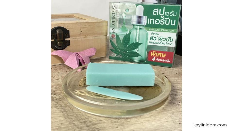 Rojukiss Anti Acne Serum Soap ในยุคที่ปัญหาสิวไม่ได้จำกัดแค่เฉพาะวัยรุ่น แต่กลายเป็นเรื่องที่หลายคนต้องเจอ ไม่ว่าจะเพราะมลภาวะ ความเครียด หรือเมคอัพที่อุดตันรูขุมขน