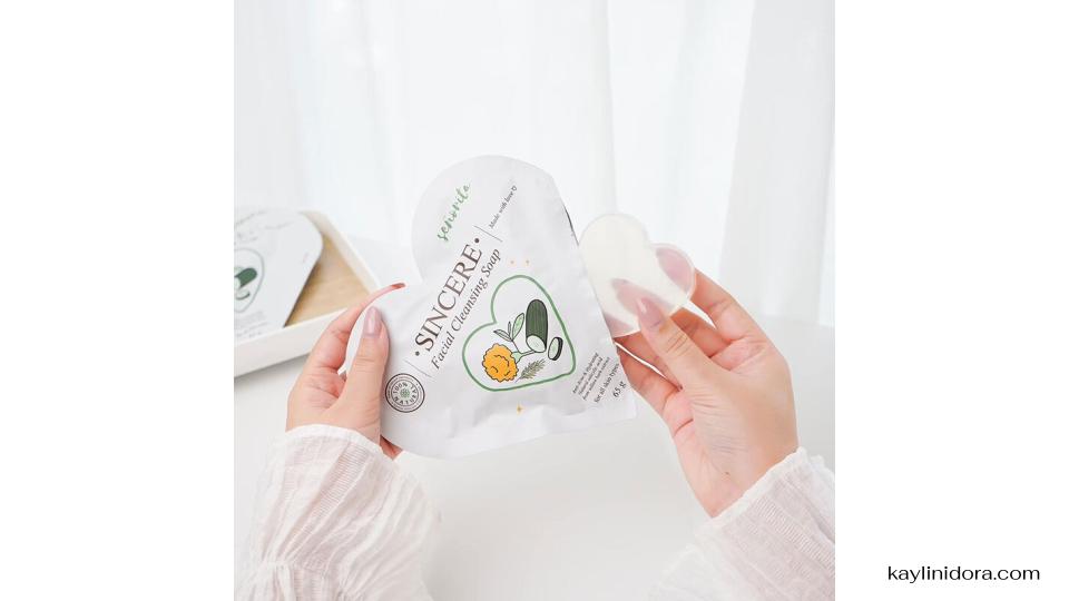 Seno Sincere Facial Cleansing Soap ในยุคที่ผิวหน้าเจอทั้งมลภาวะ ฝุ่น ควัน และเครื่องสำอางมากมาย การเลือกสบู่ล้างหน้าที่ทั้งทำความสะอาดหมดจด