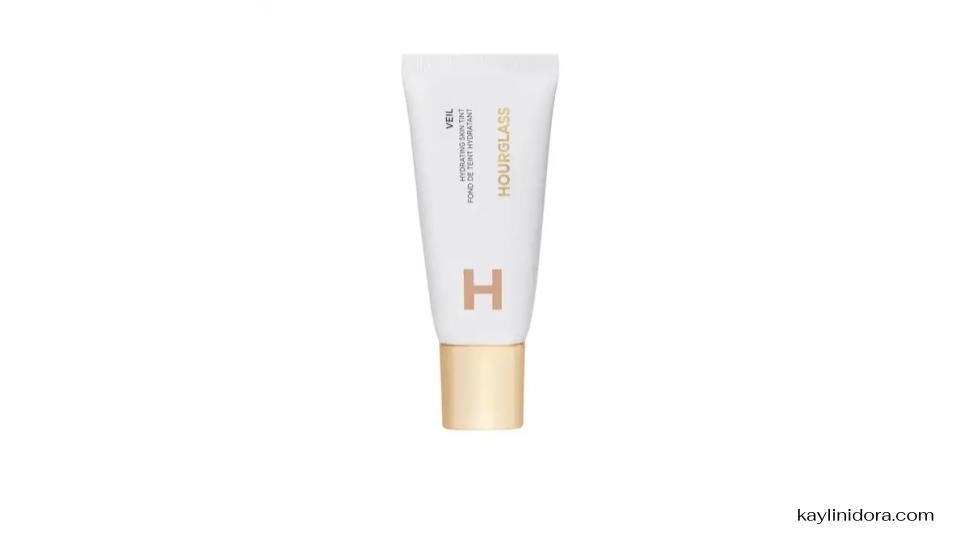 ในโลกของเมคอัพที่งานผิวสวยใส ดูสุขภาพดีกำลังเป็นที่นิยม Hourglass Veil Hydrating Skin Tint คือผลิตภัณฑ์ที่เข้ามาตอบโจทย์ได้อย่างสมบูรณ์แบบ แบรนด์ Hourglass 