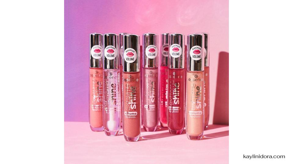 essence Extreme Shine Volume Lipgloss คือลิปกลอสที่สร้างสรรค์มาเพื่อตอบโจทย์ผู้ที่ปรารถนาริมฝีปากที่ดูอวบอิ่ม เปล่งประกาย และฉ่ำวาวดุจกระจก